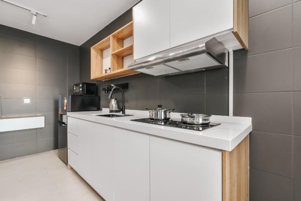 Nowhere 2Br & 2Bath Apartment With Balcony @ Reizz Residences Kuala Lumpur Eksteriør billede